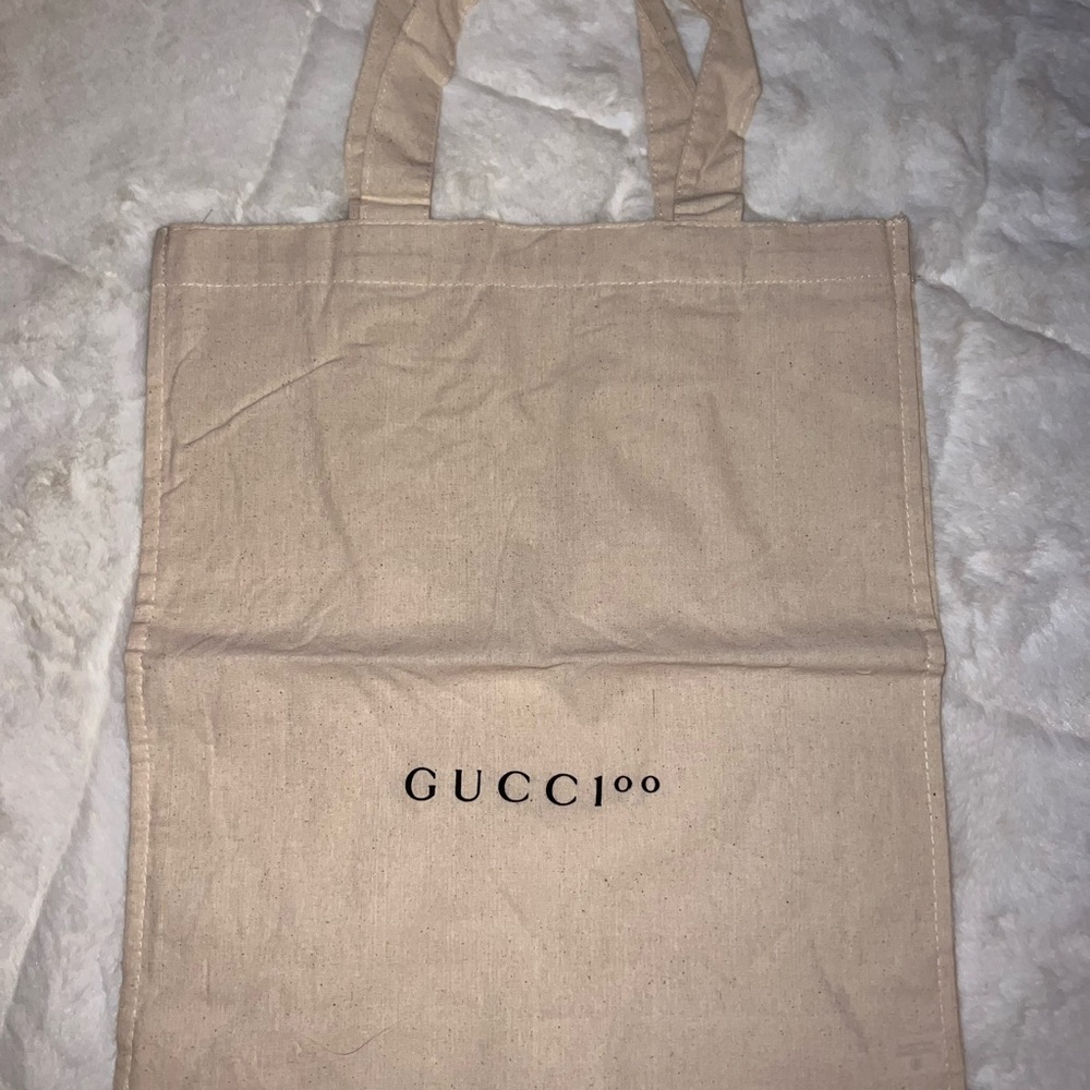 Tan Gucci tote